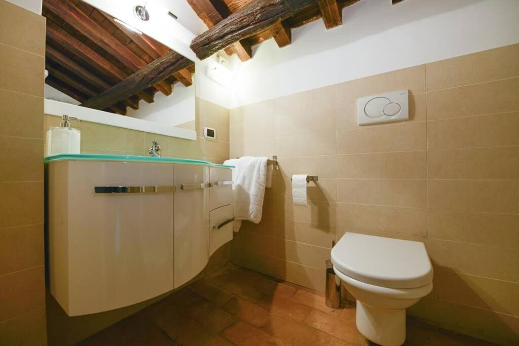 Ibernesi - Charming At The Forums Apartment Rom