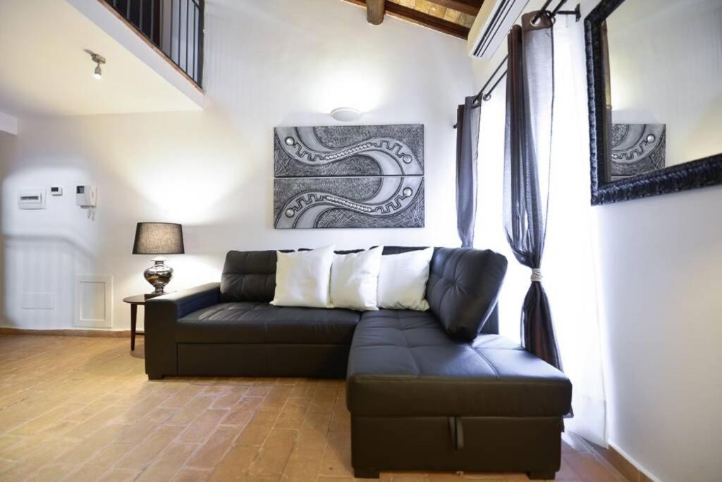 Ibernesi - Charming At The Forums *