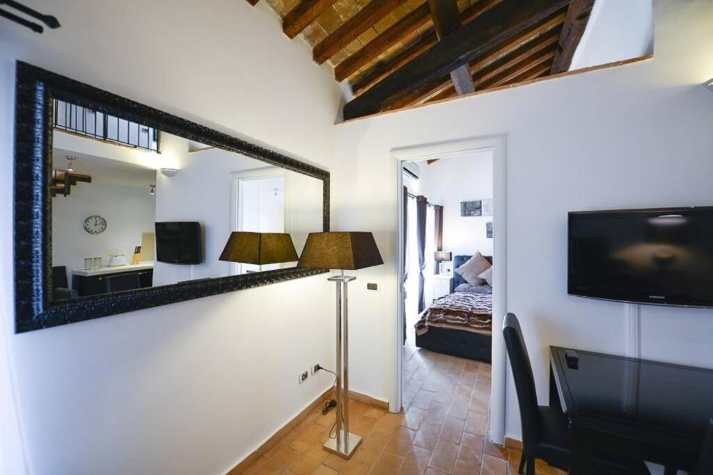 Ibernesi - Charming At The Forums * Rome